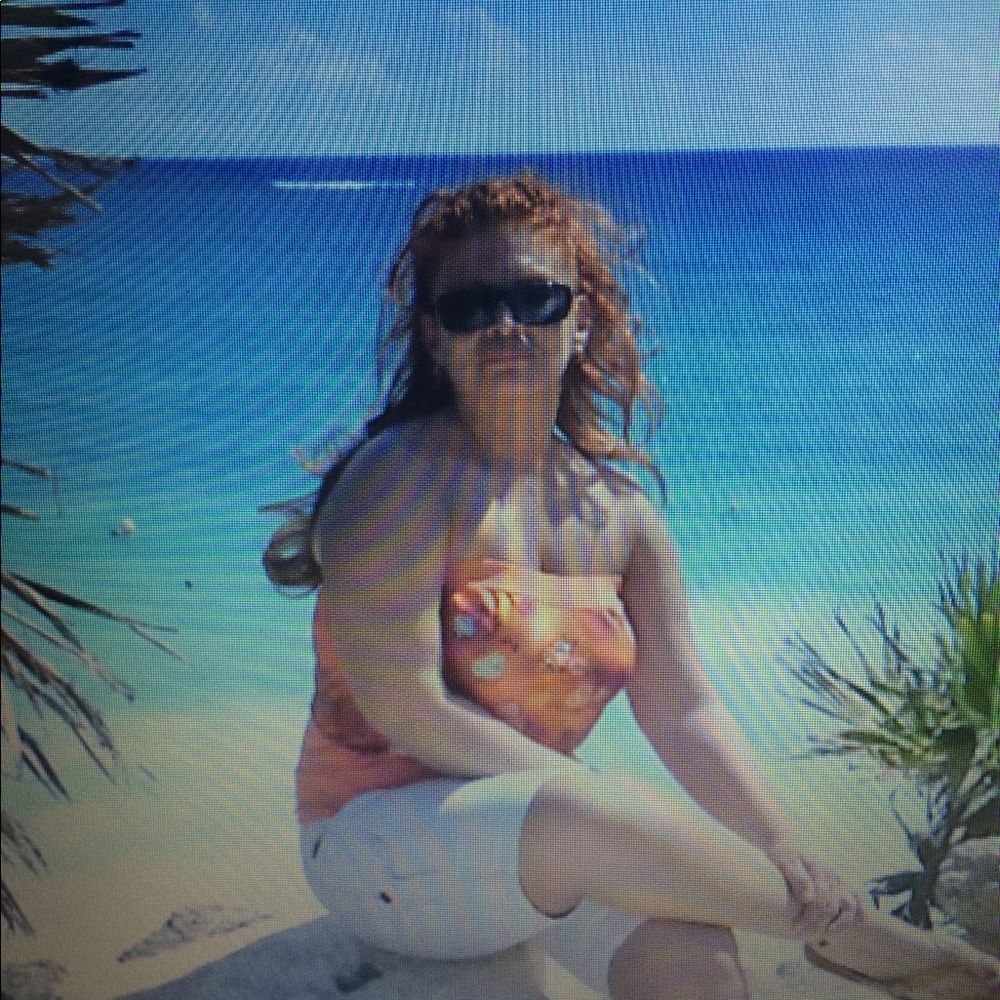 Meet your Posher, Enriqueta